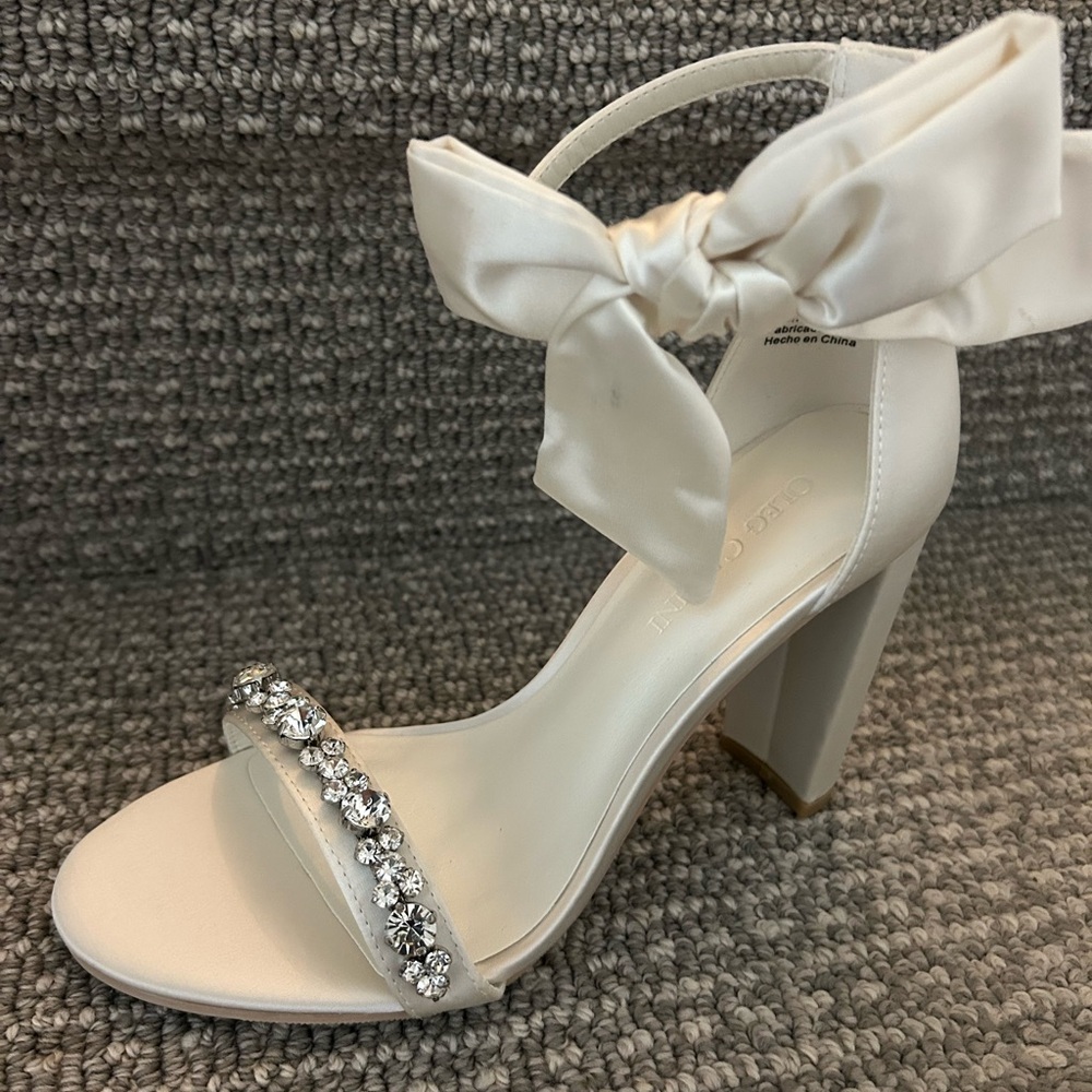 Oleg Cassini Cream Heels with Bow and Rhinestones